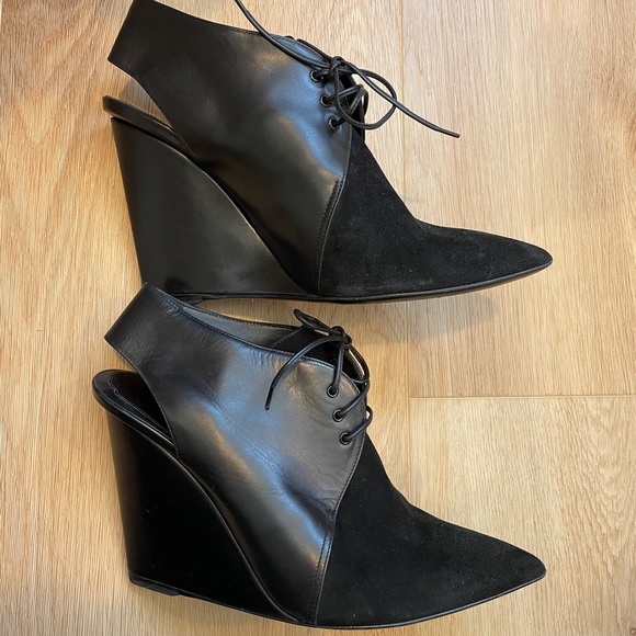 Christian Dior Pointed Toe Heel - Picture 1 of 4